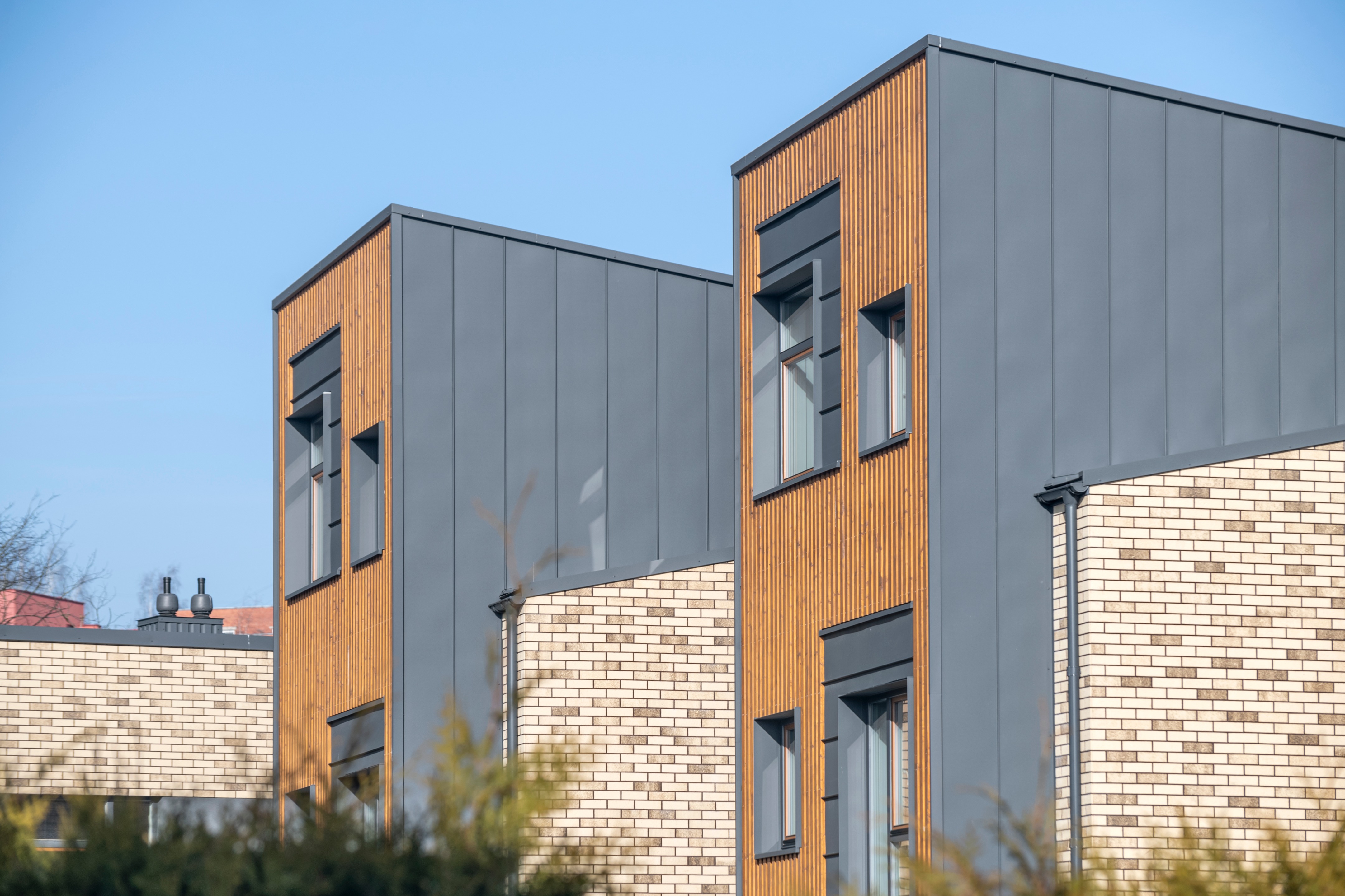 湖畔现代联排别墅,和谐融入城市与自然-8