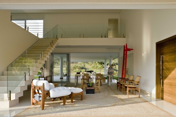 巴西山谷中的创意牛房(Casa do Boi)-11