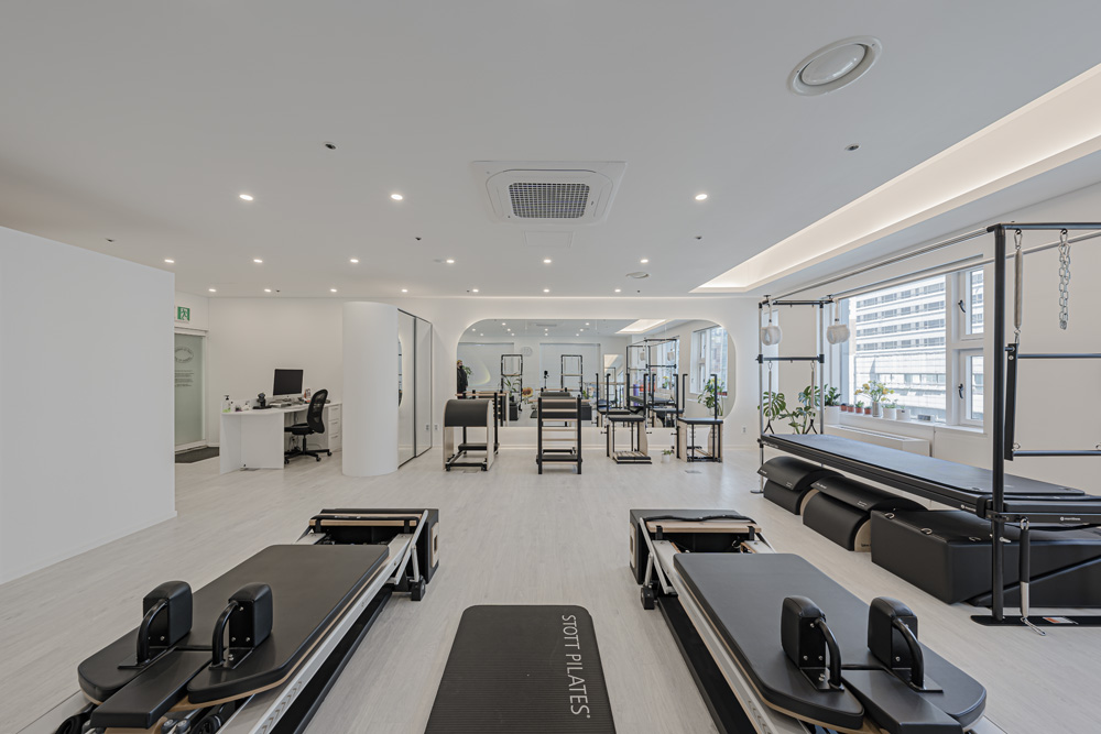 白色简约 | 20 平米的塑料学院内饰设计-6