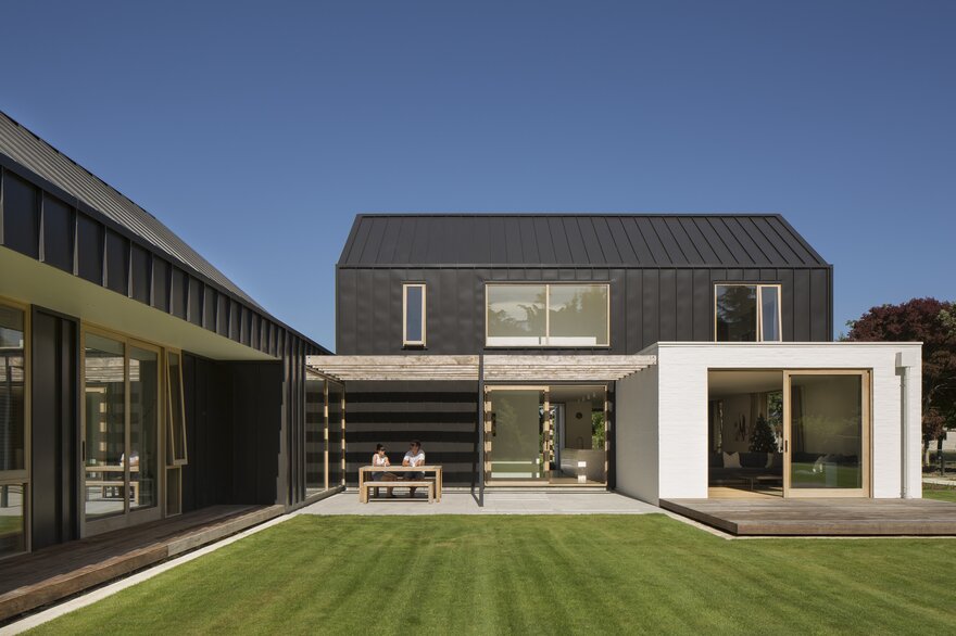 Ryan House by Arthouse Architects is a Contemporary Take on the Gable Form-8