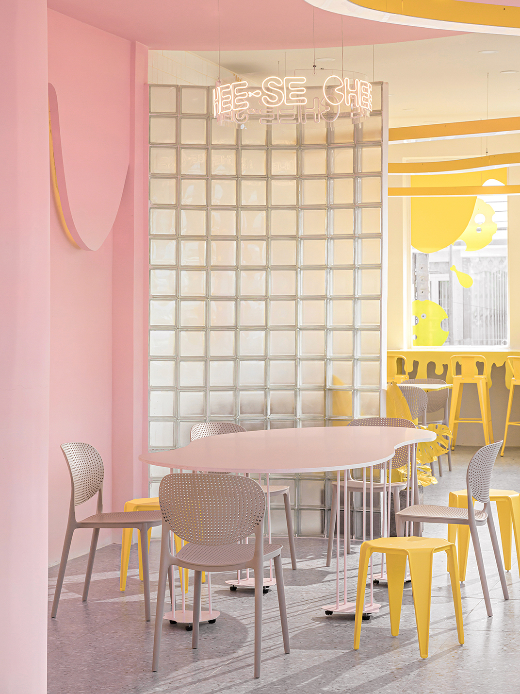 超可爱的餐厅灵感来自一层融化的奶酪 ，越南 | Designed by Ksoul Studio - 甜品店 - 餐厅LOGO-VI空间设计-全球餐饮研究所-14