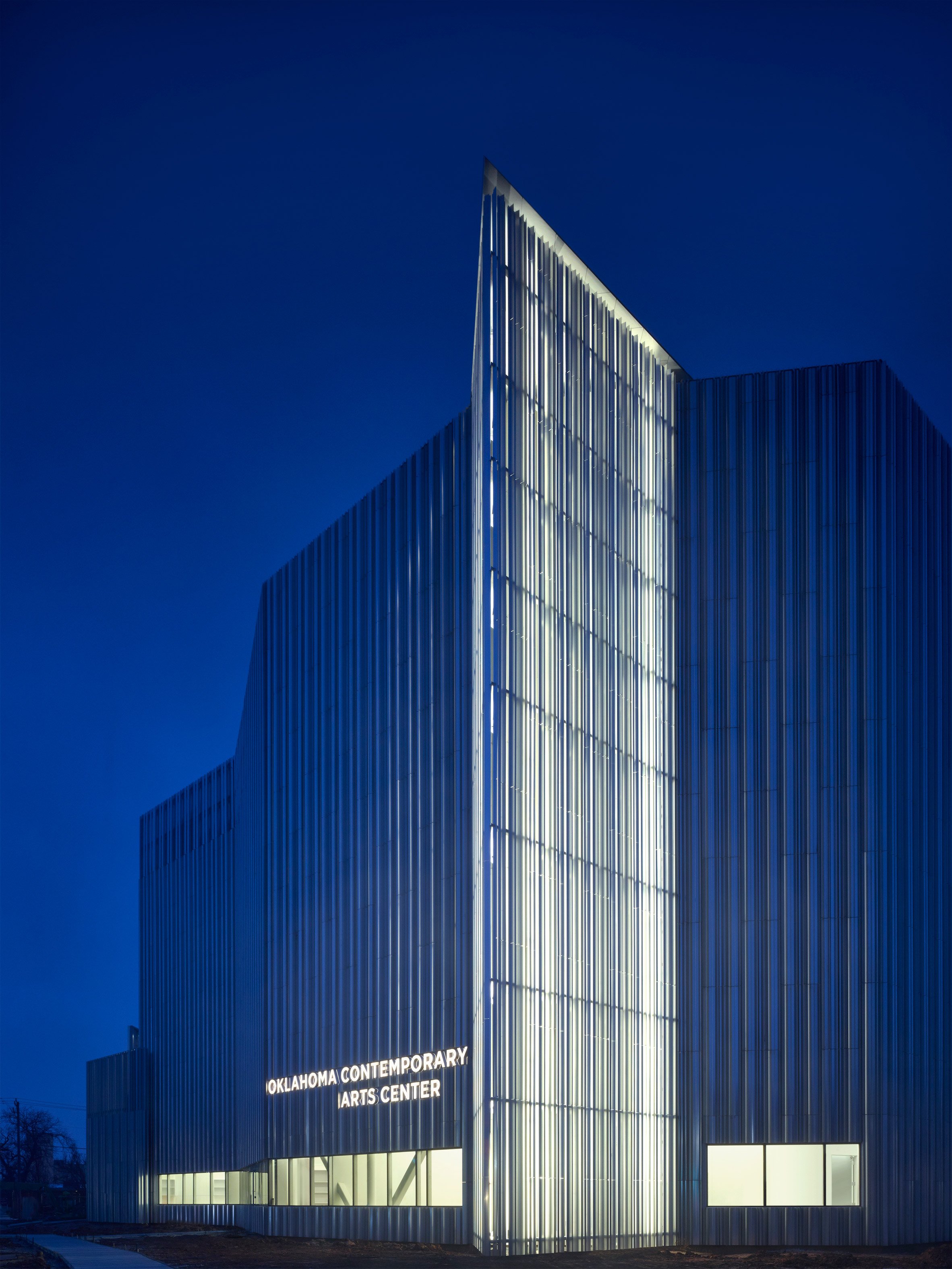 Oklahoma Contemporary 艺术中心铝墙熠熠生辉,成城市新地标-7