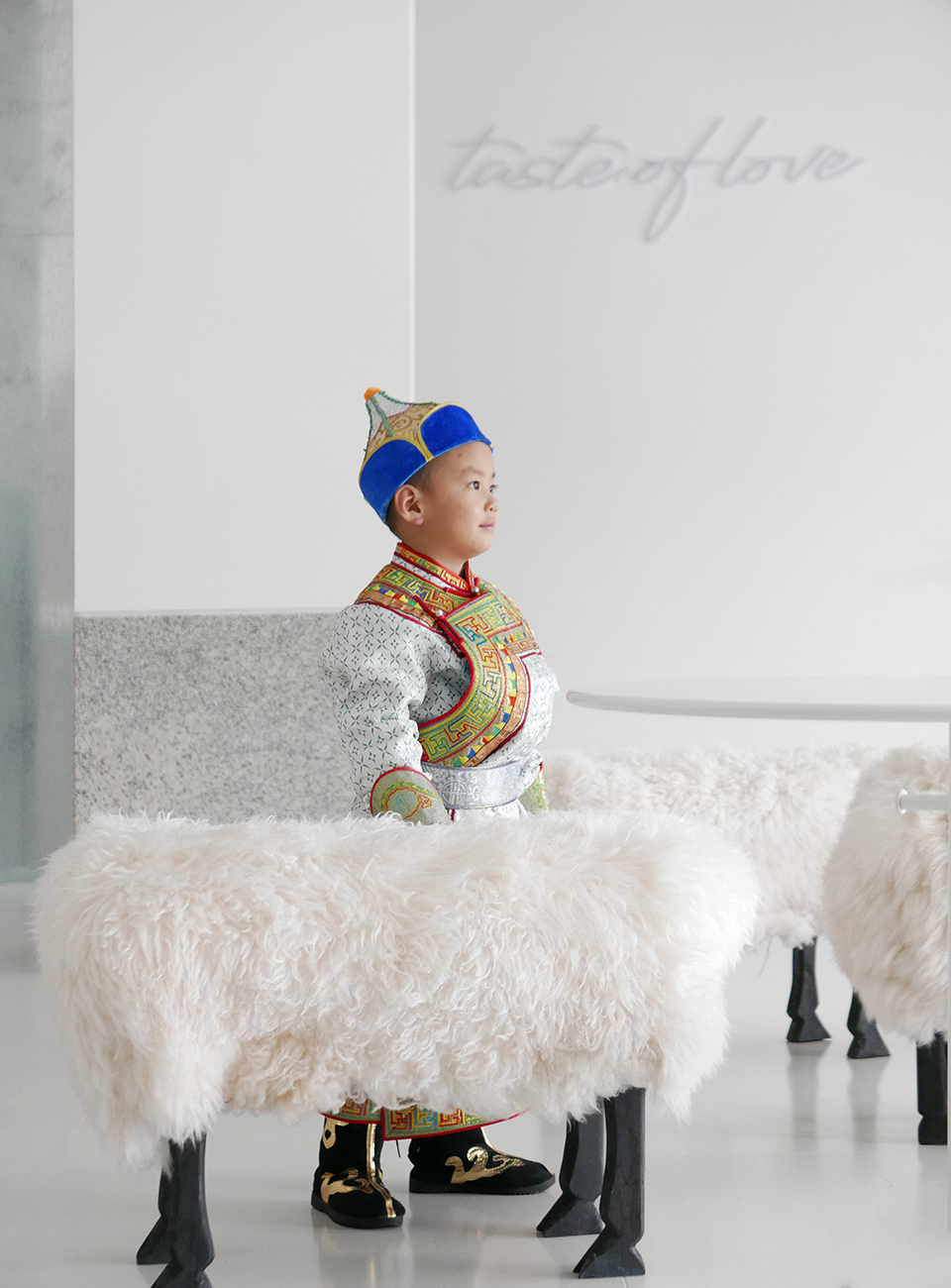 羊背上的甜品店，鄂尔多斯 / 尔我空间设计研究室-27