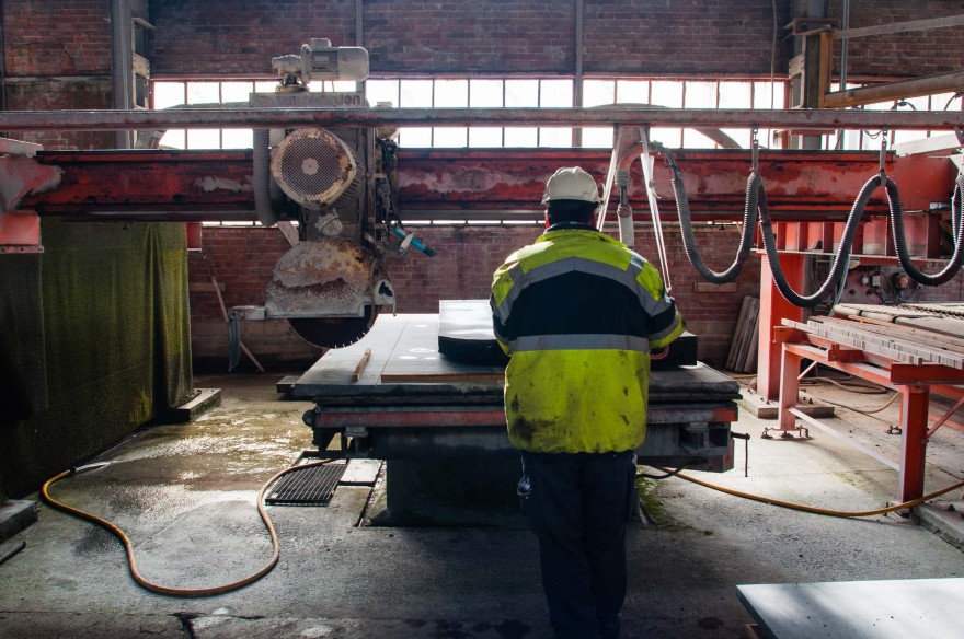 采石场·朱利安·卡雷德罗
注:Julien Carretero 一般是人名,按常见音译规则翻译为朱利安·卡雷德罗;Quarry 常见释义为采石场,若此处有特定含义,但因缺乏更多背景信息暂按常见义翻译 丨比利时埃诺-32