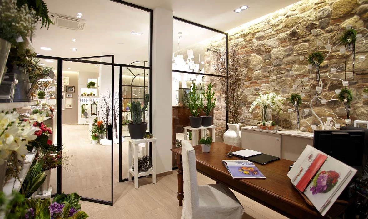意大利 Zubini 花店,绿色建筑与家居美学的融合-20
