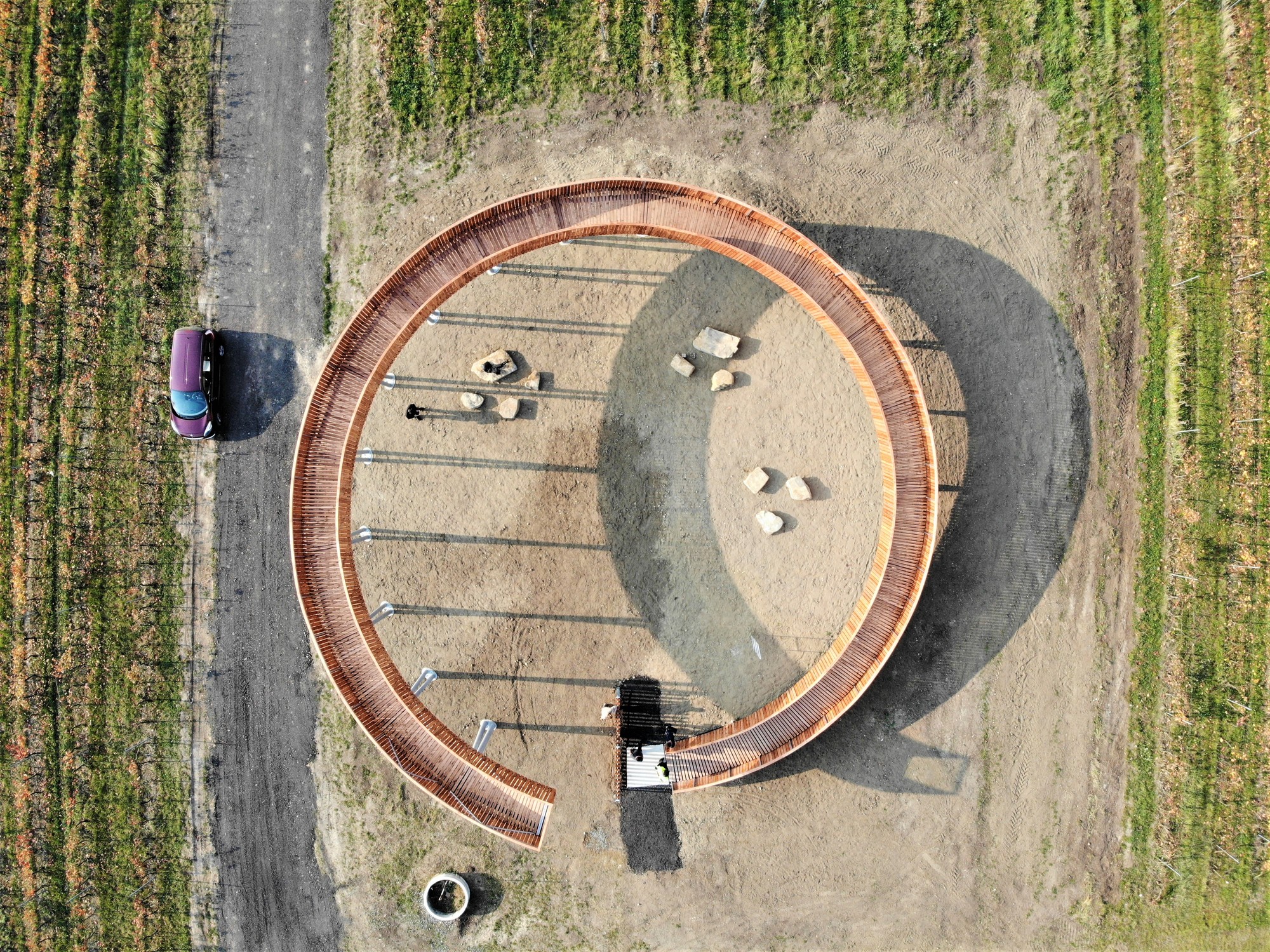 漫步葡萄园之上的圆形观景台(The Walk Above the Vineyards)-12