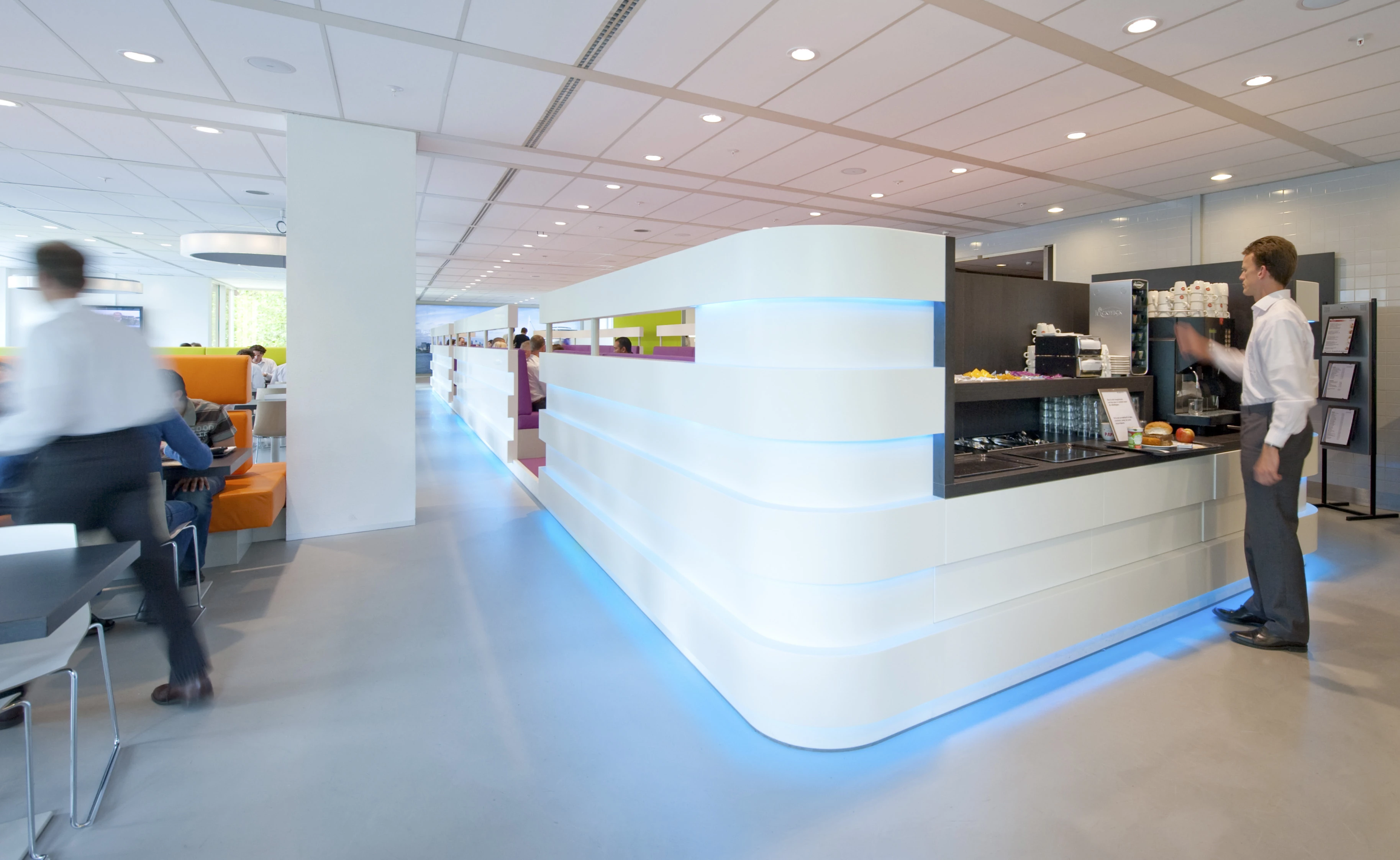 荷兰 Robeco 总部大楼餐厅与办公室翻新-12