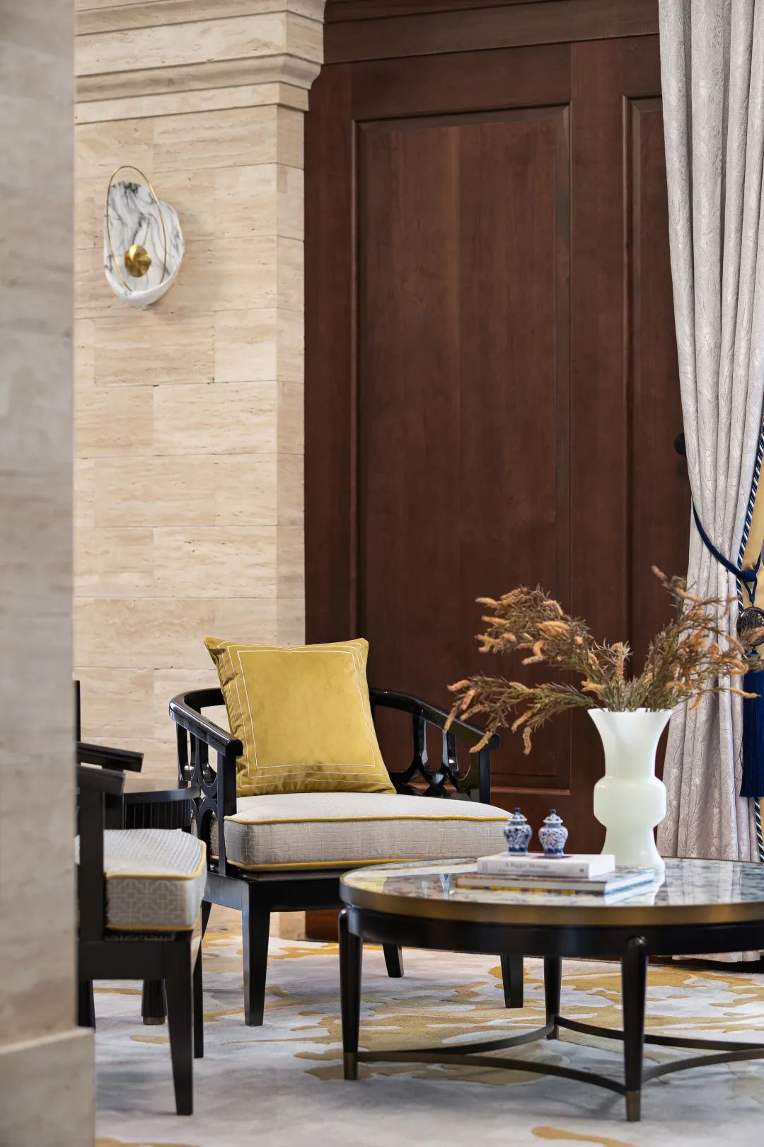 烟台万科御龙山悦莊销售中心——东西方无界的现代美学空间-41