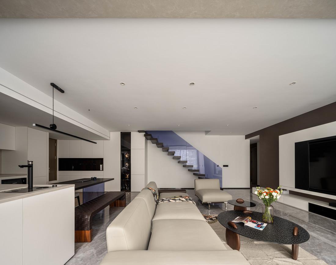 悬空楼梯下的蓝调空间丨中国广州-20