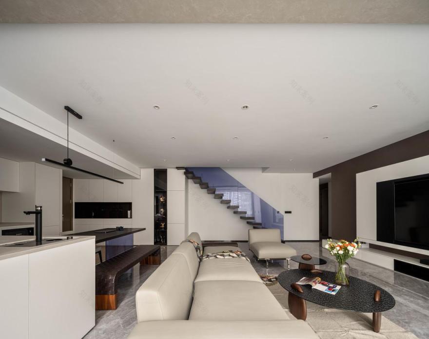 悬空楼梯下的蓝调空间丨中国广州-20