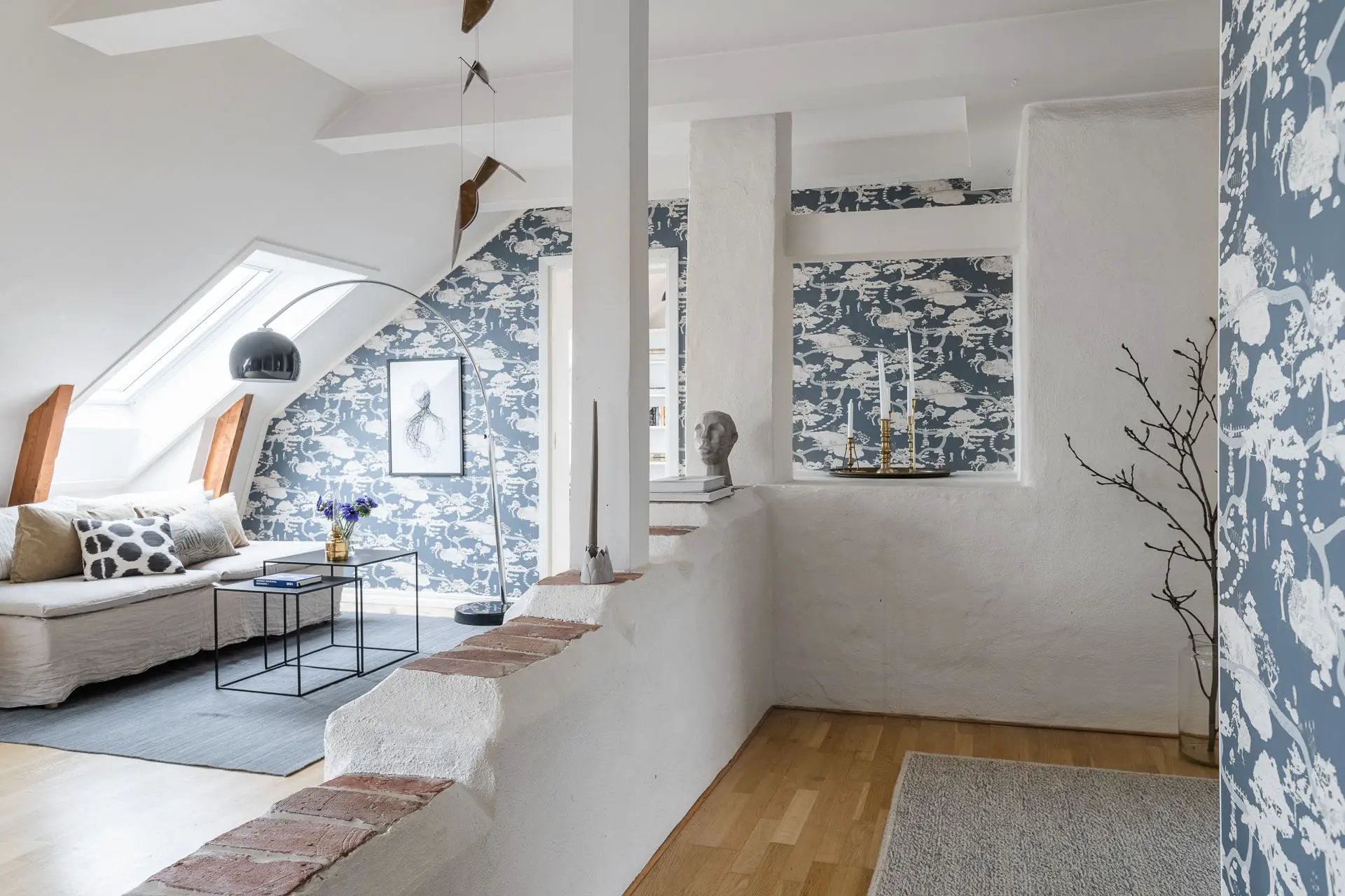 瑞典顶楼公寓的蓝色魅力-4