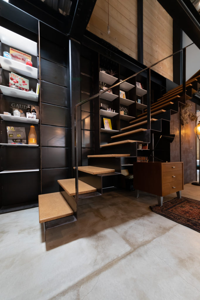 家に拡張の余地を残す鉄、木、コンクリート。マテリアルの力強さが際立つ家 | Style of Life | 100%LiFE-5