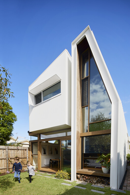 墨尔本城市连接 · 历史砖厂背景下的现代家居创新设计丨澳大利亚墨尔本丨Lisa Cummins Architect-11