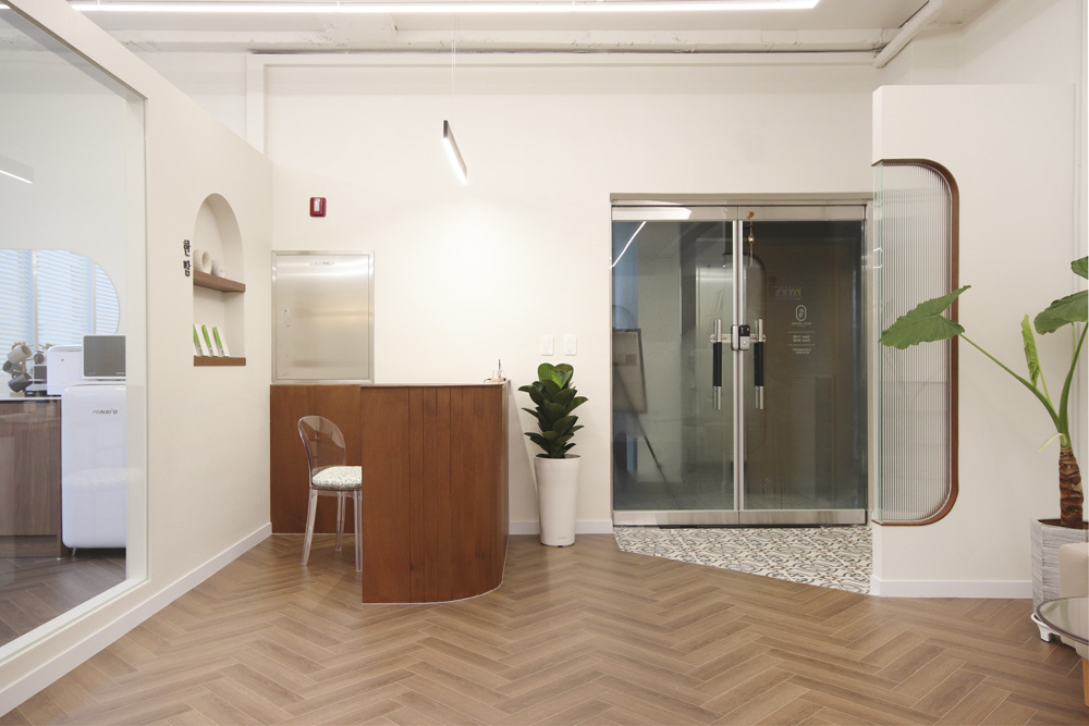 温馨韩式美容院，展现白色与木质的魅力-14