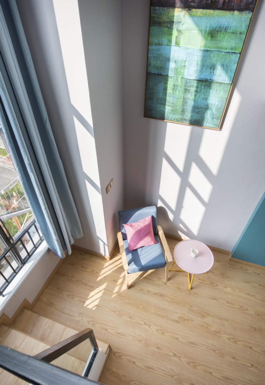 loft 跃层酒店空间,明亮宽敞的艺术栖息地-13