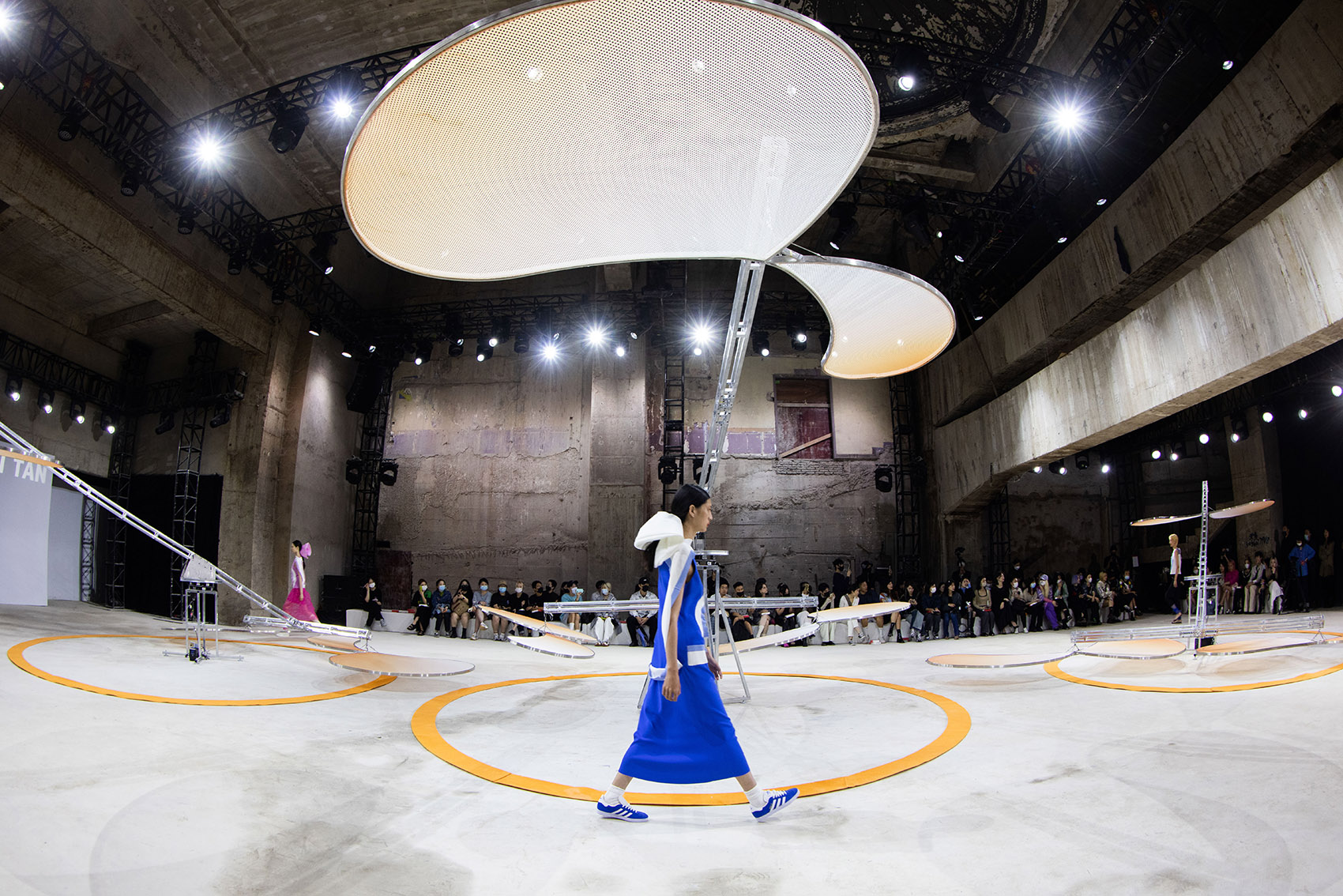 上海 FENGYI TAN 23SS 时装秀场丨中国上海丨TUO 建筑设计事务所-10