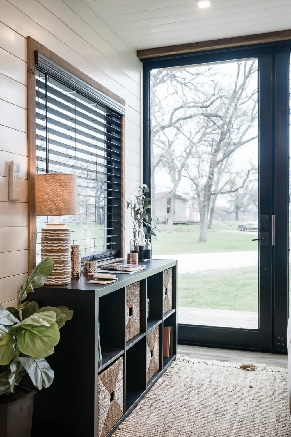 42m2 集装箱度假屋 | 现代设计与百年木料的完美融合-3