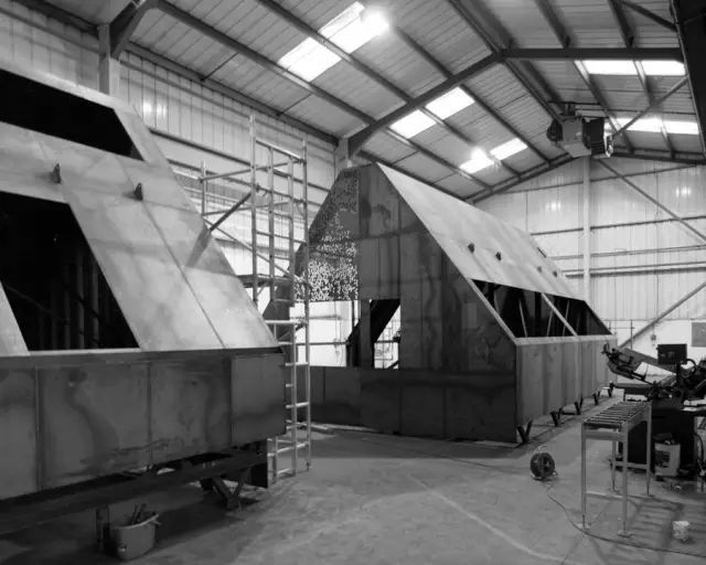 买不起“学区房”,他带2个女儿住进破马厩,花4年爆改,市价3300万!-48