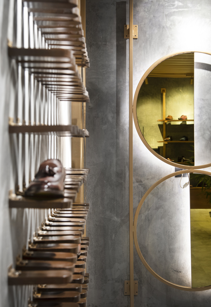 融合建筑美学的奢华鞋店设计-36