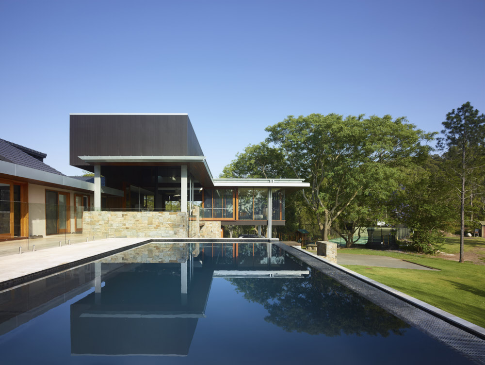 鹿 hurst 别墅 | 现代主义倾向的透明与坚实之作-3