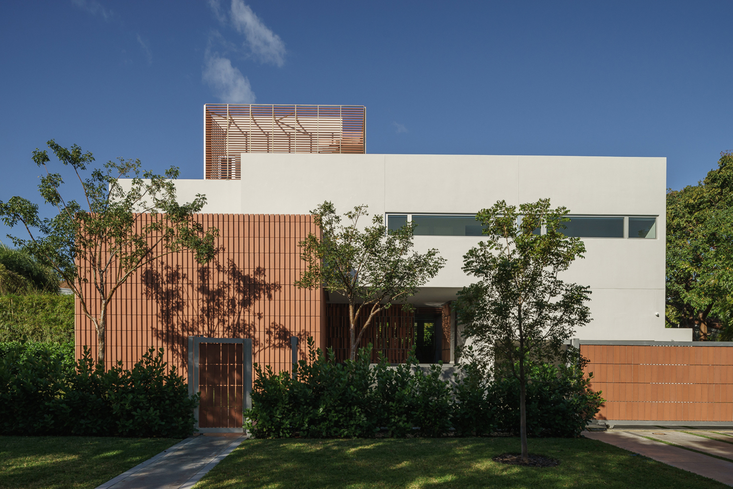 迈阿密拉丁风格住宅，融入传统元素的现代设计-51