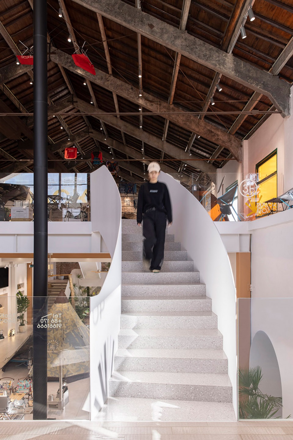 杭州观堂设计 | BACKROAD 户外集合店,老厂房的新生与多元空间-28