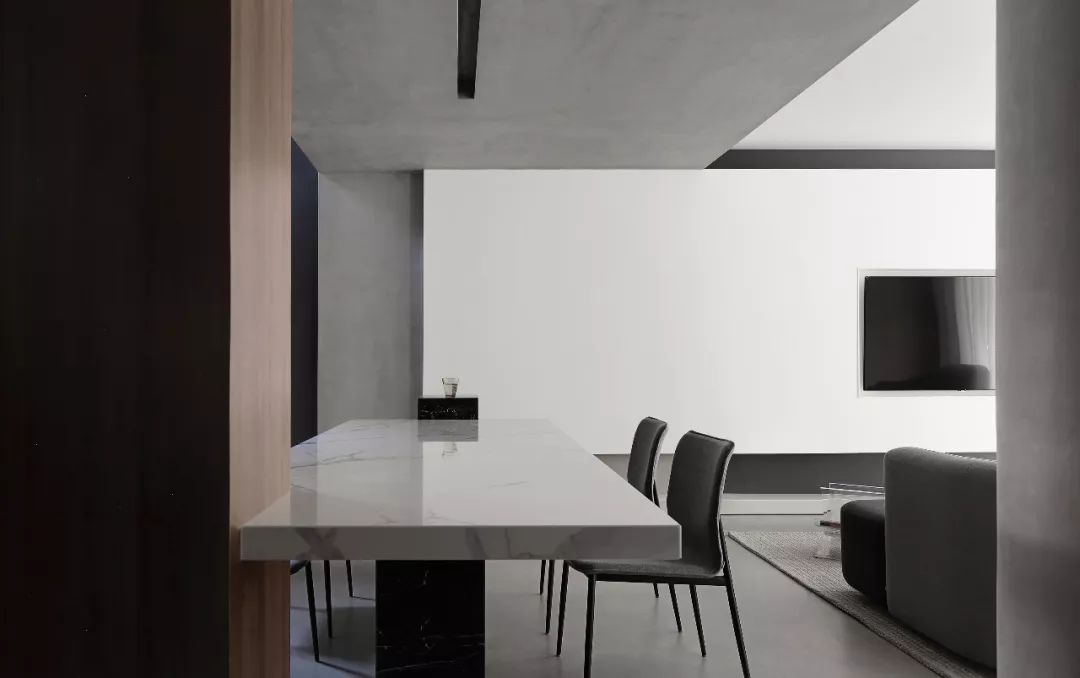 南京 220m²极简别墅 | 旧屋新生,自然光影与空间对话-12