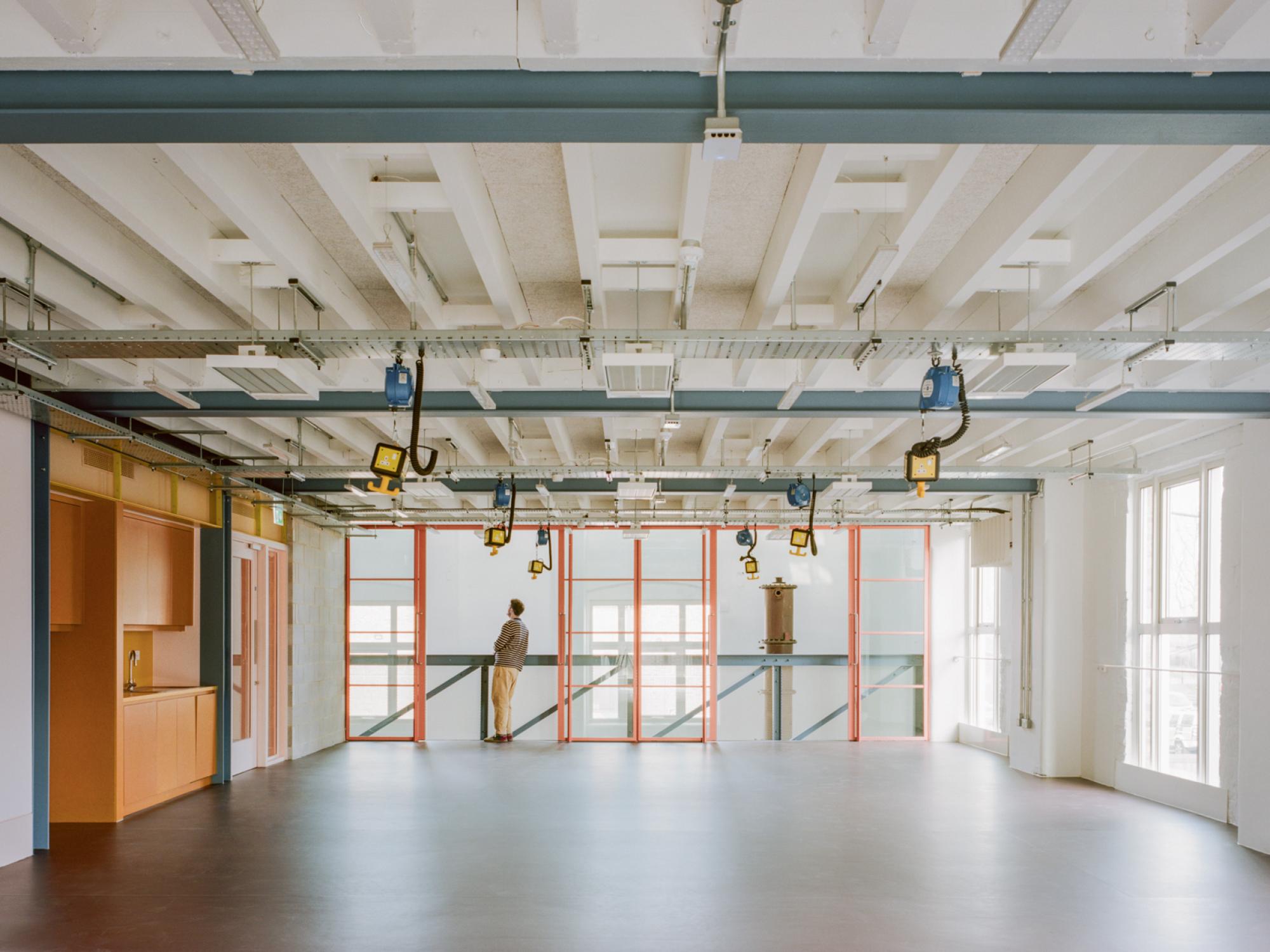 三磨坊摄影棚（或三磨坊制片厂 ，注："Studios"具体指摄影棚、制片厂等，需结合实际语境确定更准确译法，仅此处信息可先如此翻译 ） 丨英国伦敦丨Gort Scott,Freehaus-33