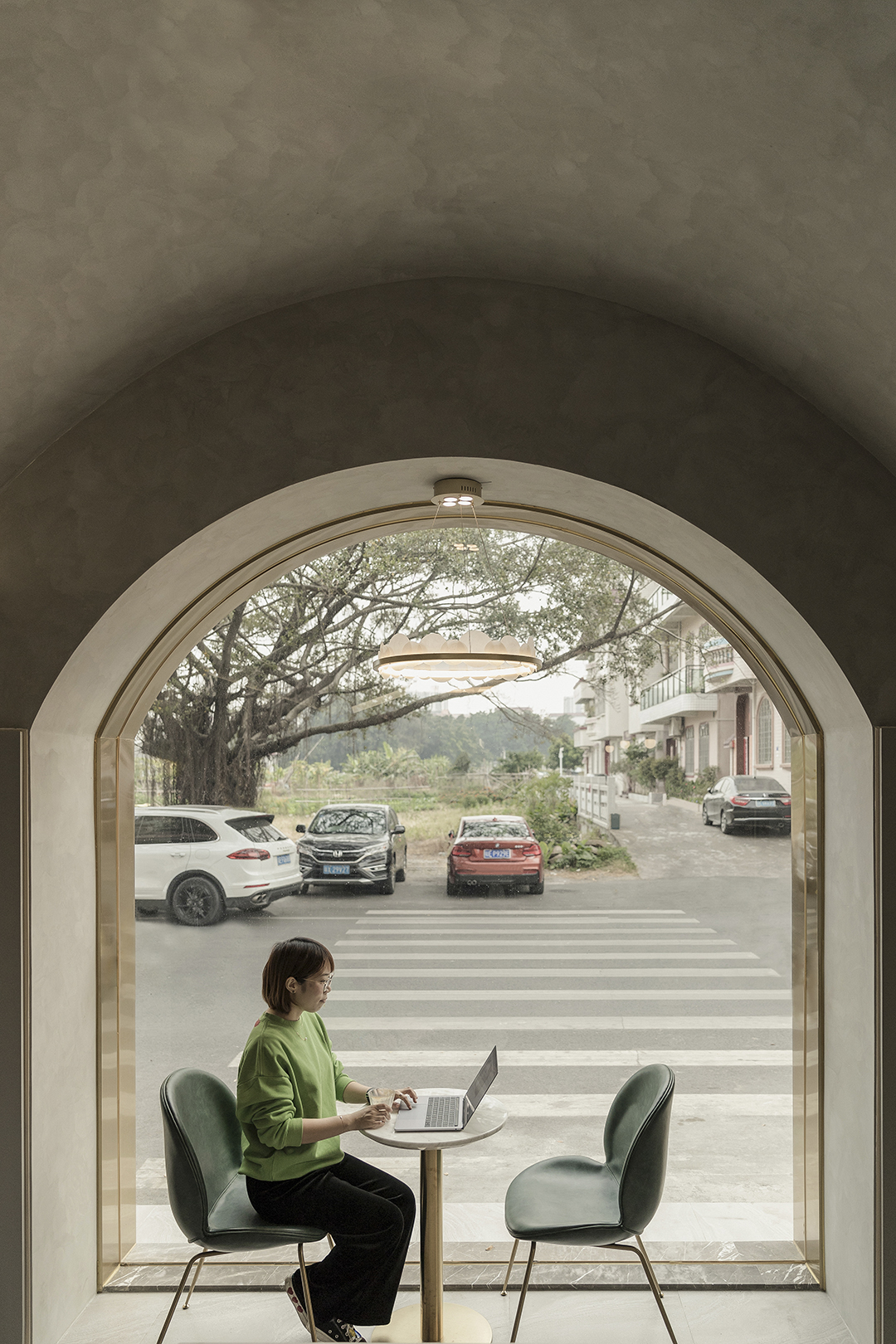 佛山Mostly Cafe | 灰盒子里的洞穴空间-26