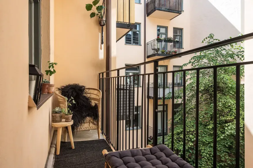 瑞典古典公寓,高挑天花演绎空间魅力-16