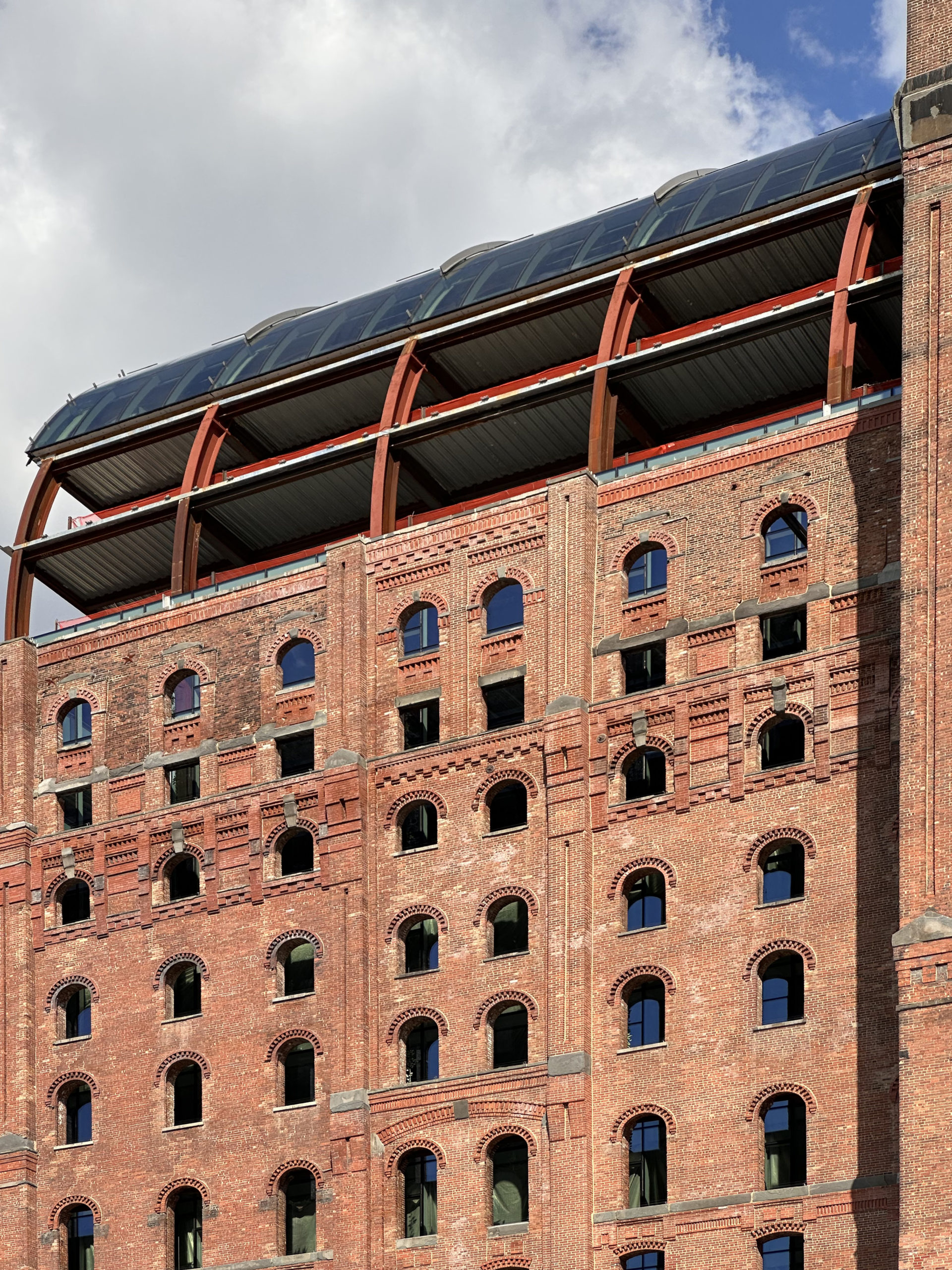 Glass Exterior Facade Progresses Atop The Refinery At 292 Kent Avenue in Williamsburg, Brooklyn - New York YIMBY-10