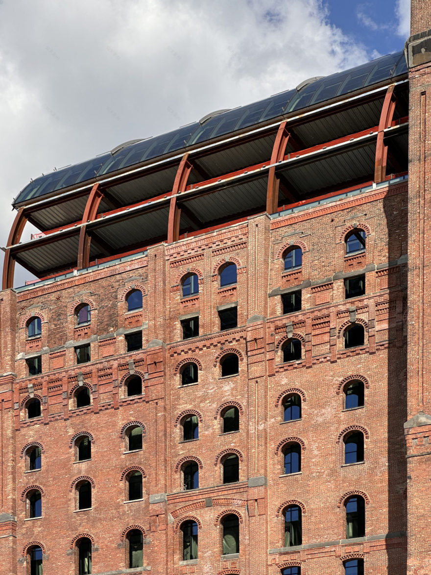 Glass Exterior Facade Progresses Atop The Refinery At 292 Kent Avenue in Williamsburg, Brooklyn - New York YIMBY-10