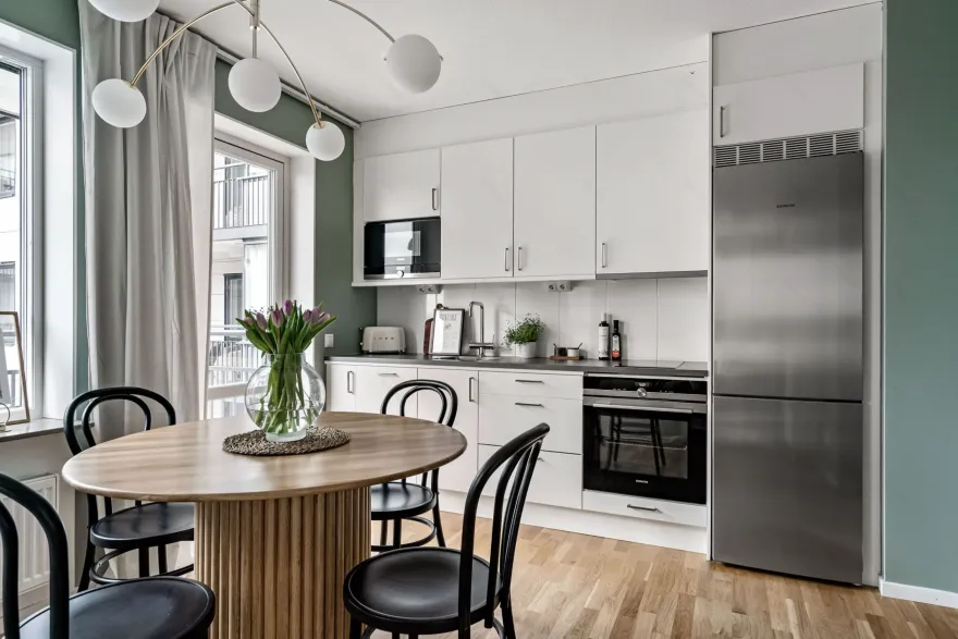 瑞典 34m2 现代工作室,绿意盎然,宽敞明亮-6