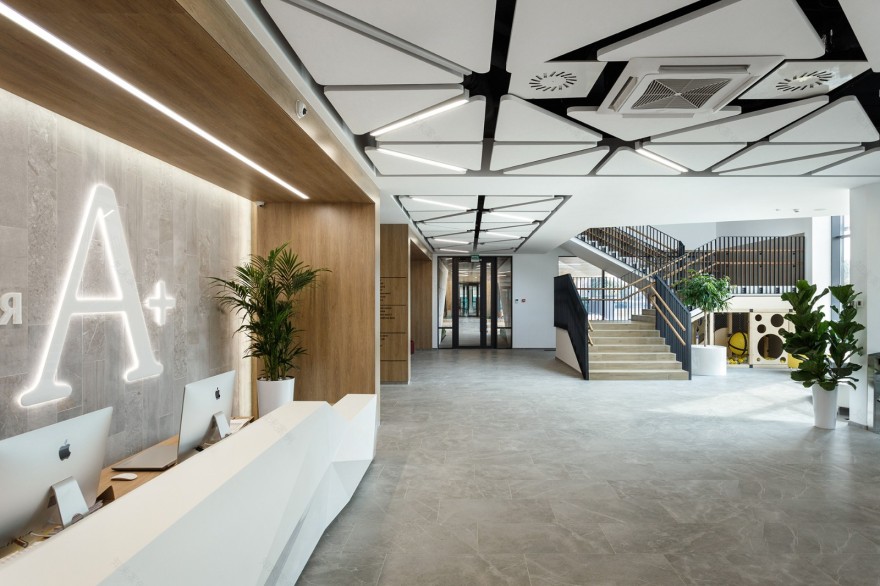 乌克兰基辅 A+ 学院 SVOYA studio-24