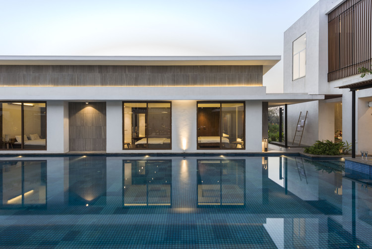 绿洲中的热带家园 · 印度 Alibag 别墅设计-2