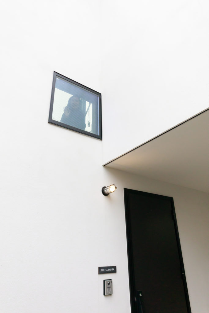 開放感とプライバシーを両立すみずみまで陽光が行き渡る光庭が導く心地よい空間 | Architecture | 100%LiFE-1