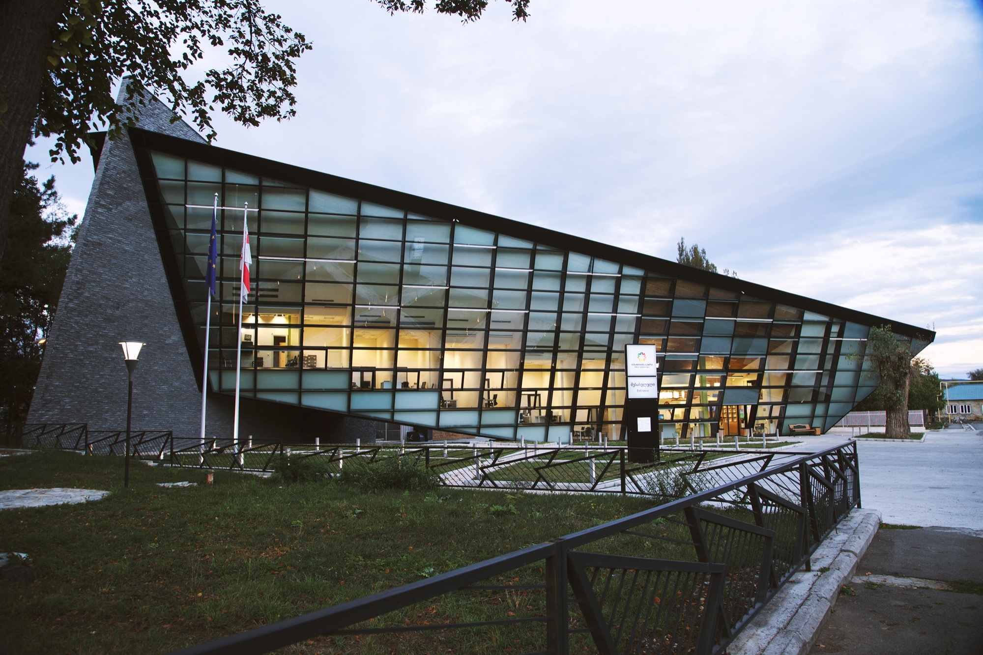 山林间的公共服务中心-45