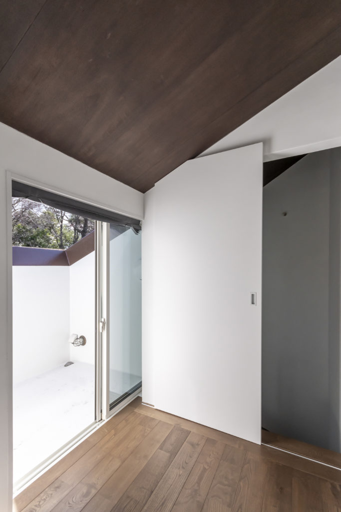 小さな幸せがたくさんある家森のような空間に向かって過ごすふたりだけの時間 | Style of Life | 100%LiFE-13