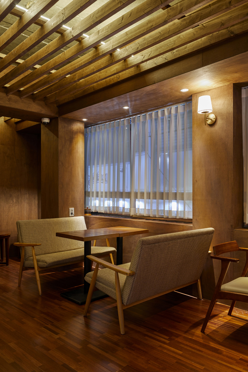 复古风情 14 坪小咖啡馆，打造温馨空间-13