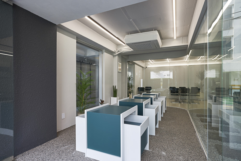 绿色环保，现代简约的 24 小时咖啡厅设计-7