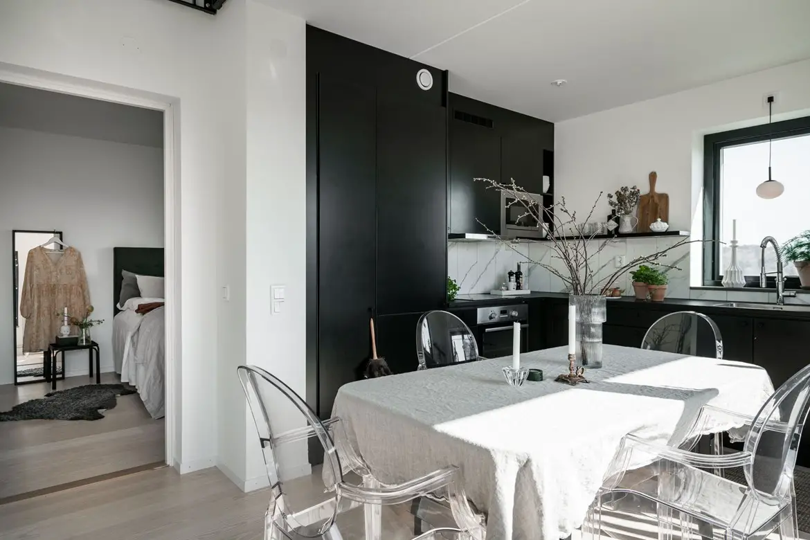 现代公寓挑高设计，充分利用空间打造梦想居所-11