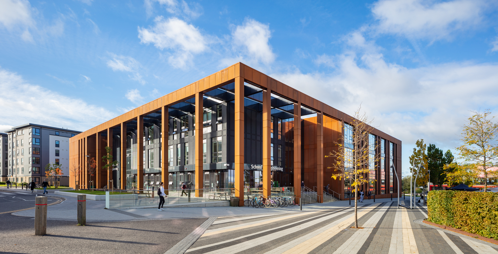 英国布里斯托大学工程学院丨AHR-32