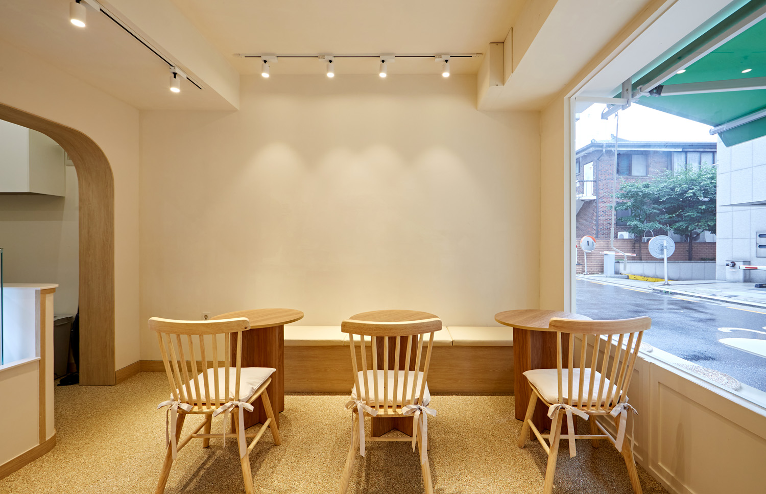 白色与木质，打造 10 平米精致空间-6