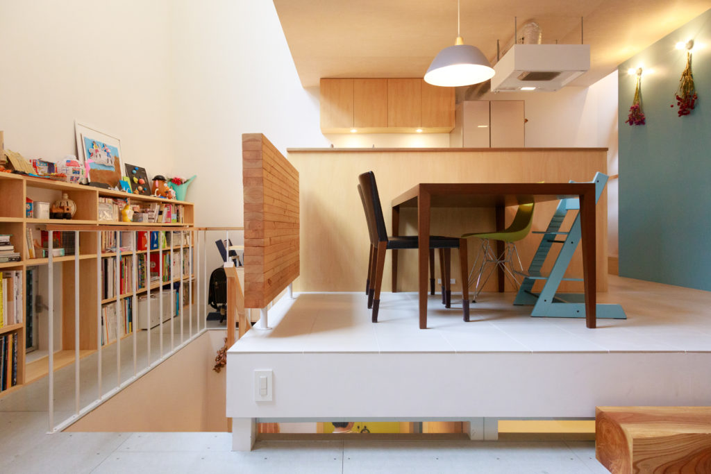 鉄骨造が叶えた大胆プラン吹き抜けの大空間に個室が浮かぶ家 | Architecture | 100%LiFE-4