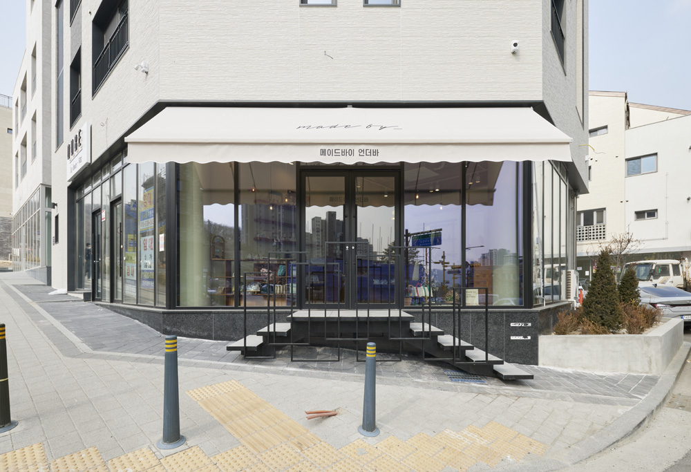 白色与木色交融，打造宁静舒适的室内空间-2