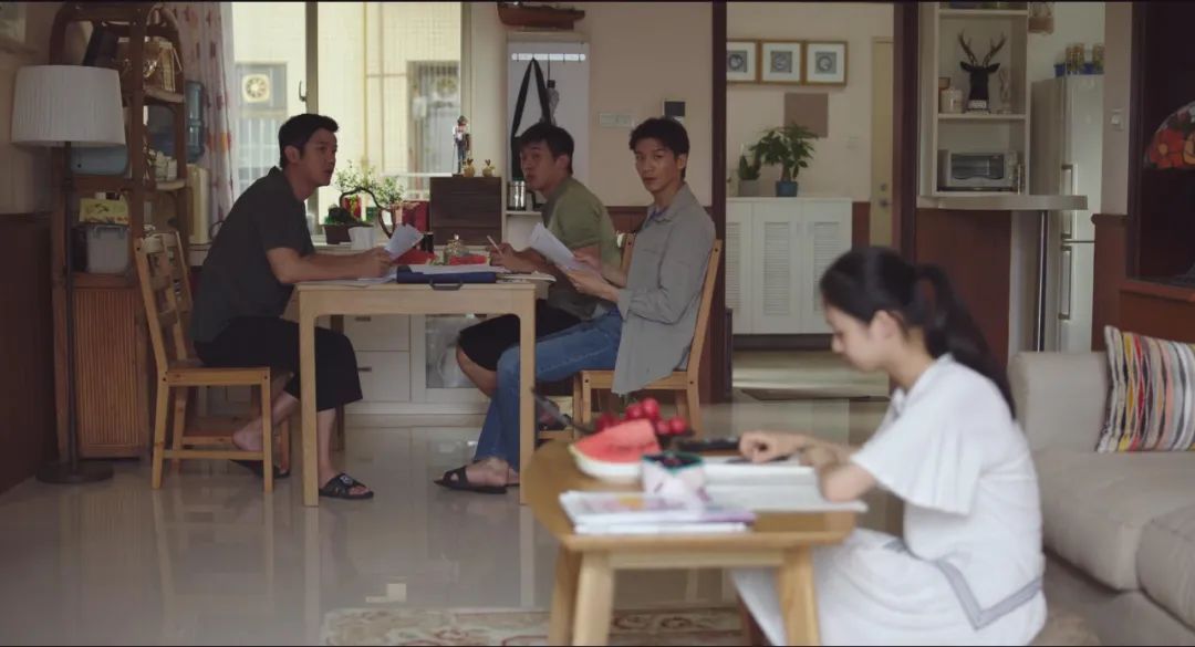 《隐秘的角落》 | 复古风装修，细节尽显悬疑魅力-28