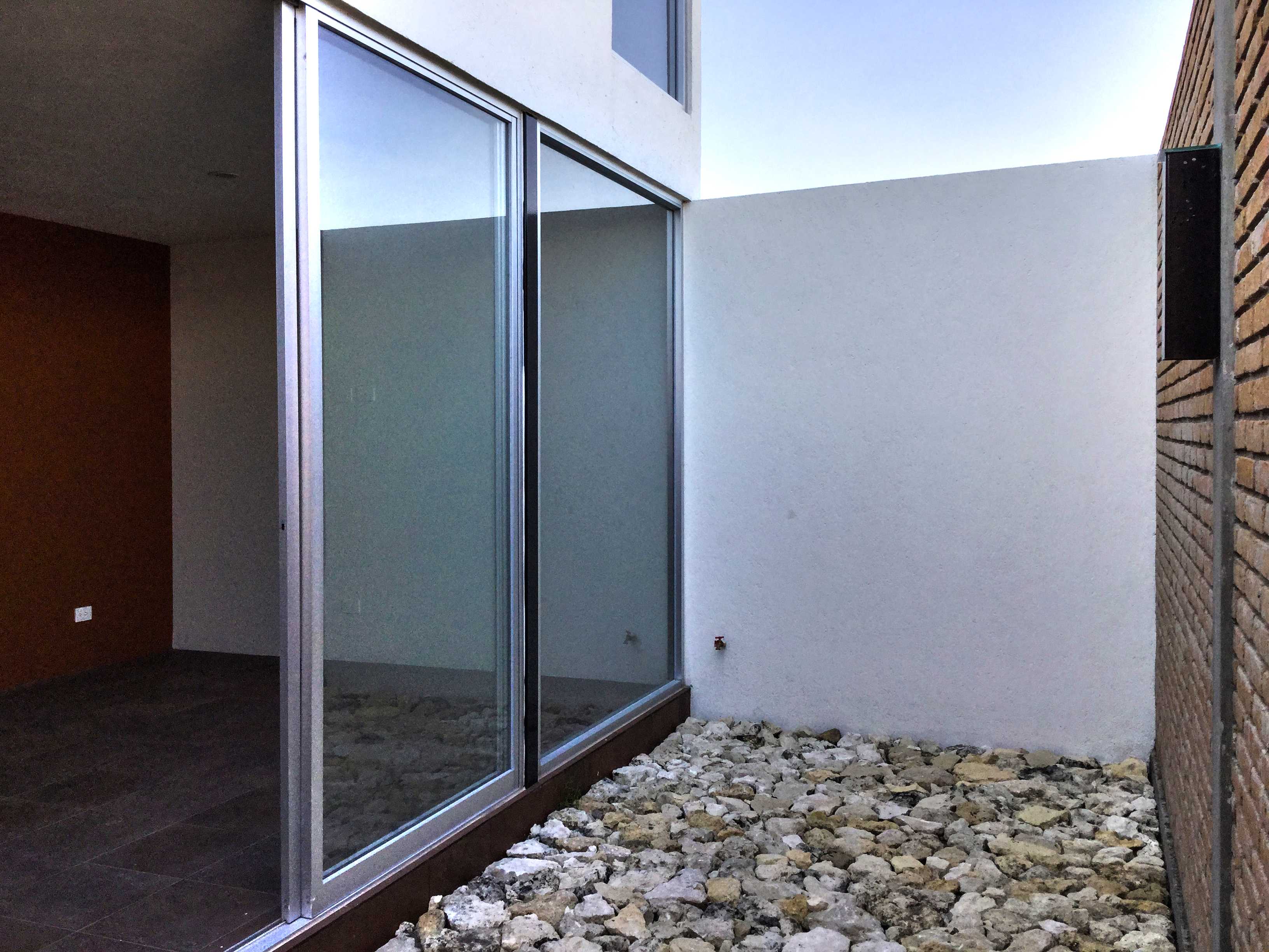 橙色房子 或 橘色房子 或 橙子屋 （具体需根据上下文确定）-57