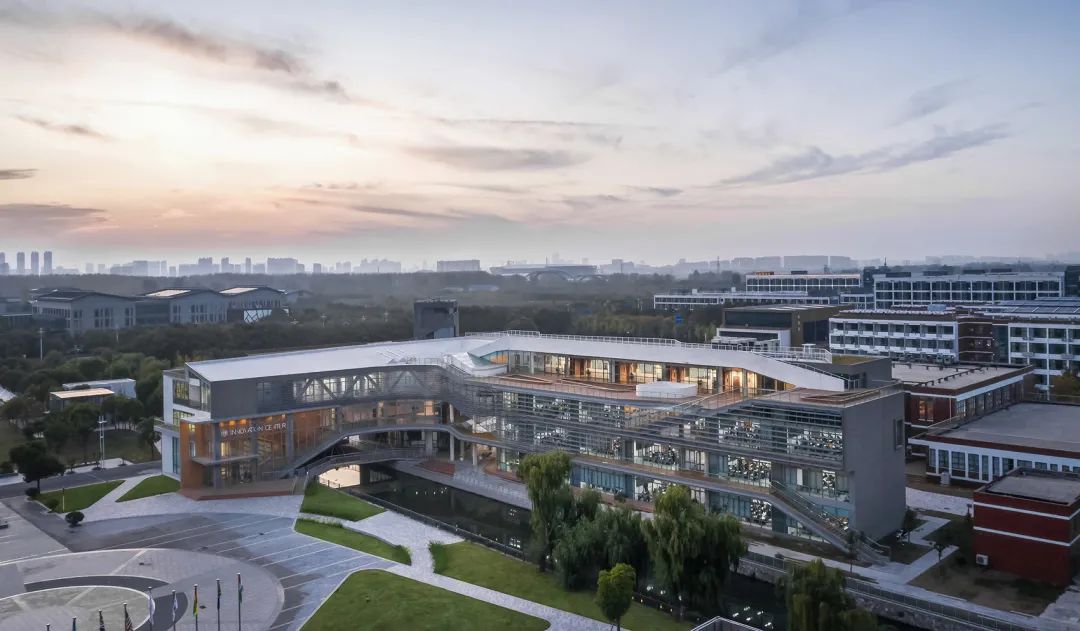 桥上教学楼 – 盐城外国语学校创新中心丨中国盐城丨Perform 普泛建筑-140