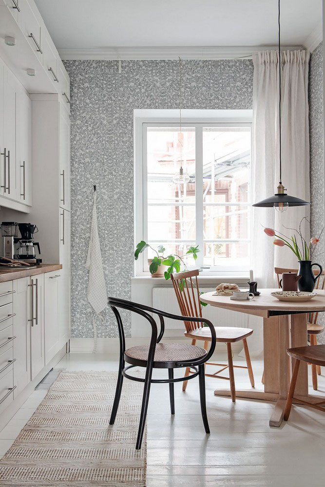 瑞典温馨公寓 | 原木与花卉壁纸的完美融合-7