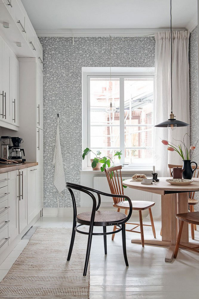 瑞典温馨公寓 | 原木与花卉壁纸的完美融合-7